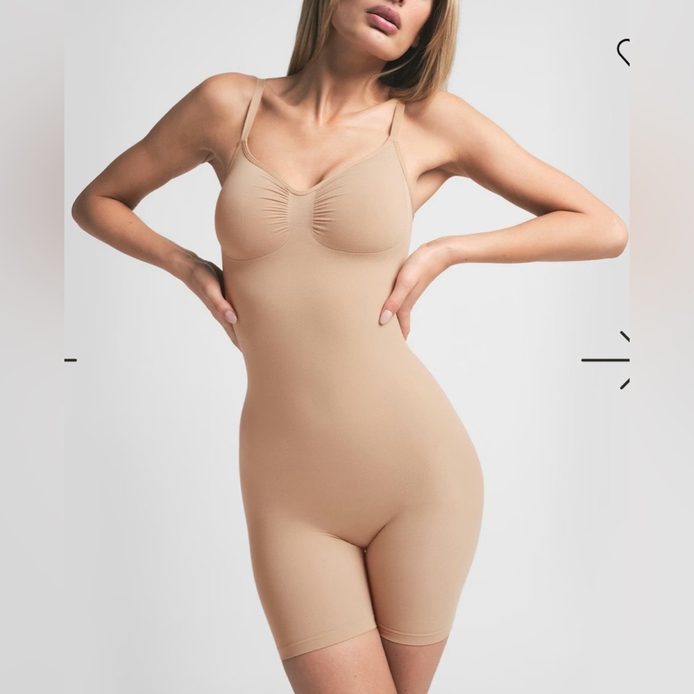 Skims Seamless Mid Thigh Bodysuit Size S/M